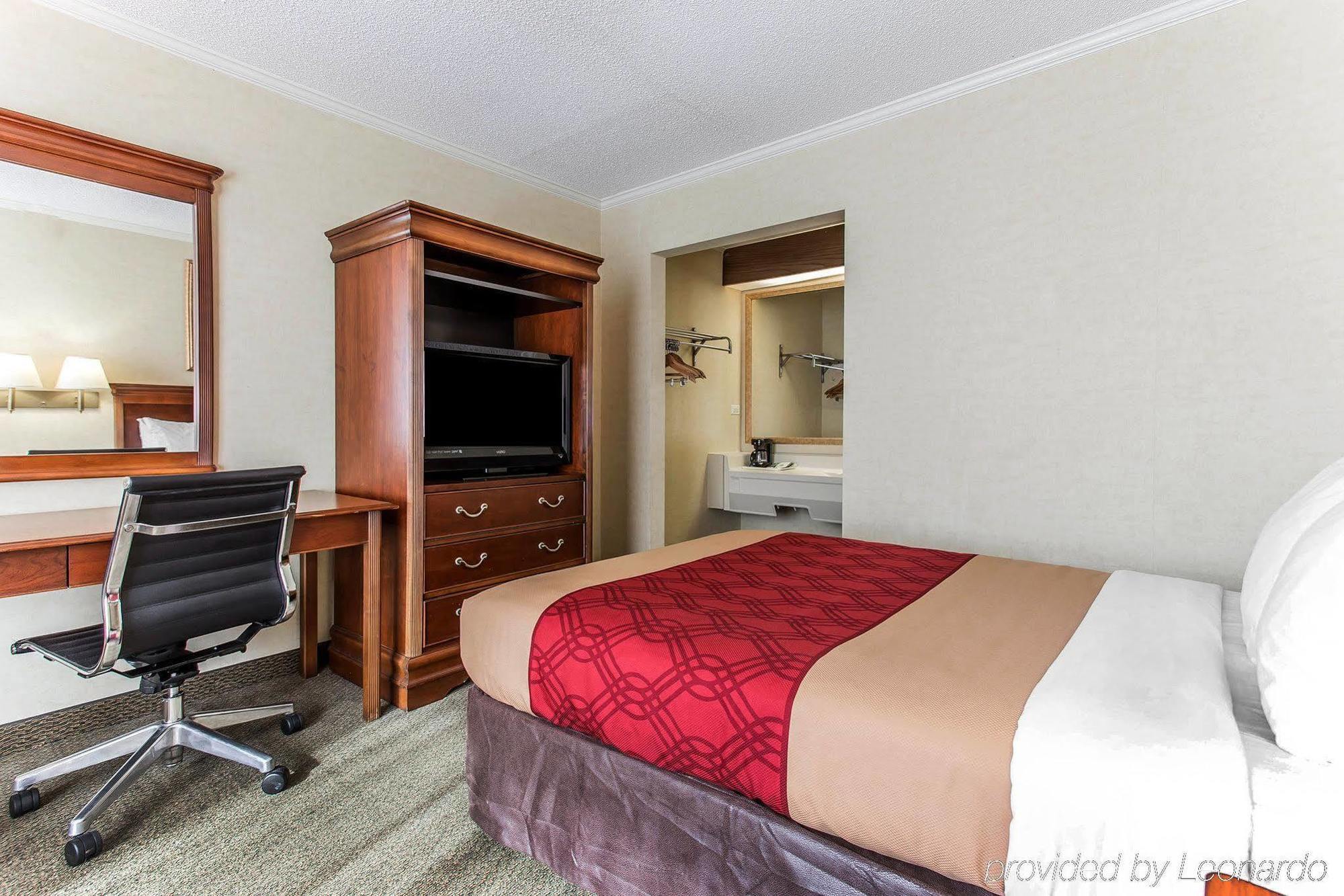 Econo Lodge Kernersville Bagian luar foto